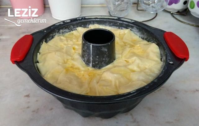 Su Böreği Tadında Kalıpta Börek