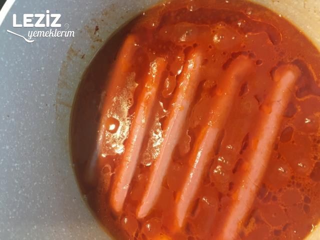 Evde Pratik Soslu Sosisli Sandviç Nasıl Yapılır?