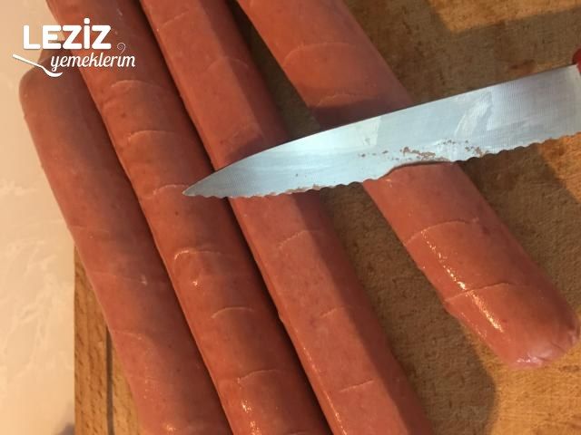 Evde Pratik Soslu Sosisli Sandviç Nasıl Yapılır?