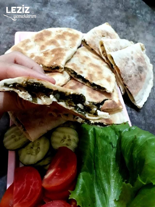 Semizotlu Yarım Ay Böreği Tarifi