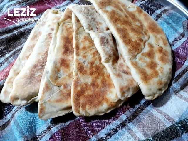 Semizotlu Yarım Ay Böreği Tarifi