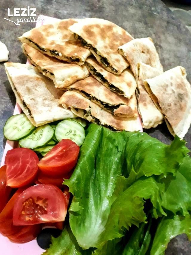 Semizotlu Yarım Ay Böreği Tarifi