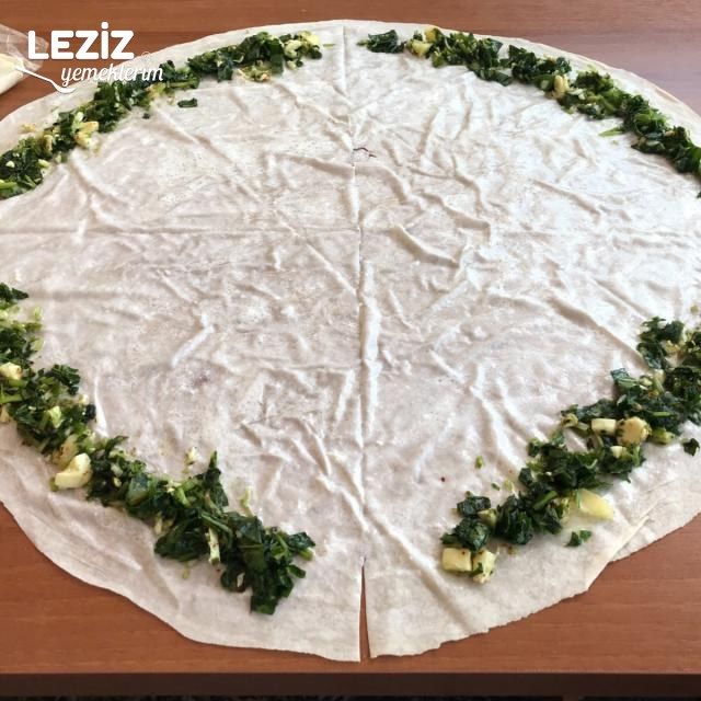 Ispanaklı Gül Börek