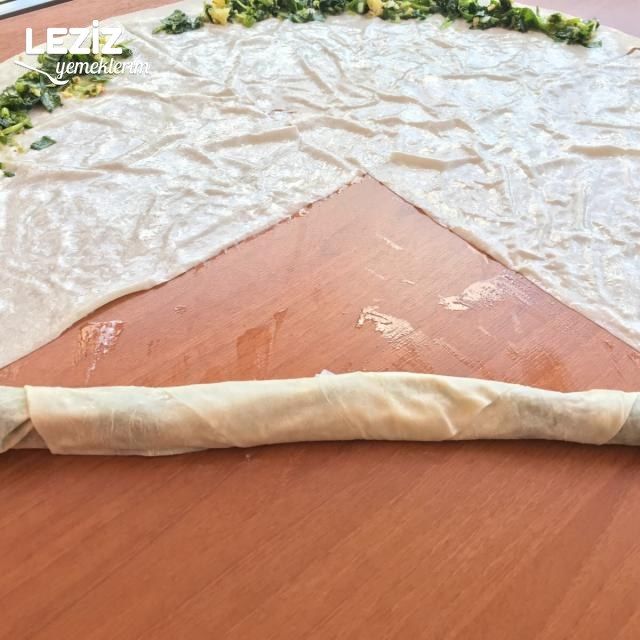 Ispanaklı Gül Börek