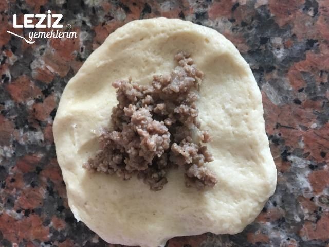 Kabaran Mayalı Kıymalı Poğaça