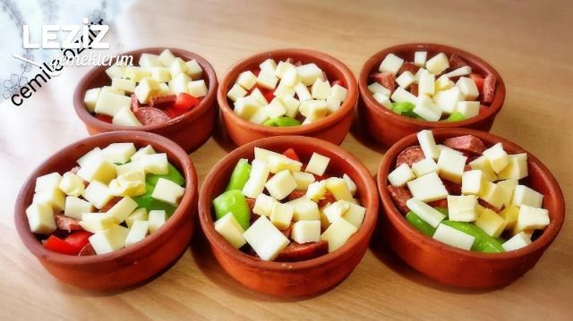 Güveçte Sebzeli Kaşar Peynirli Sucuk