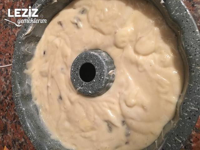 Limon Aromalı Üzümlü Kek Nasıl Yapılır?