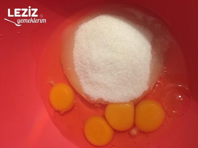 Limon Aromalı Üzümlü Kek Nasıl Yapılır?