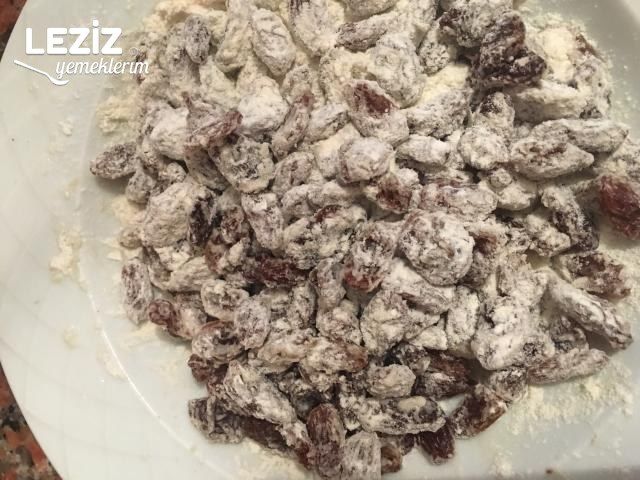 Limon Aromalı Üzümlü Kek Nasıl Yapılır?