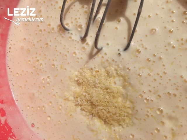 Limon Aromalı Üzümlü Kek Nasıl Yapılır?