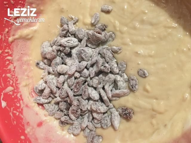 Limon Aromalı Üzümlü Kek Nasıl Yapılır?