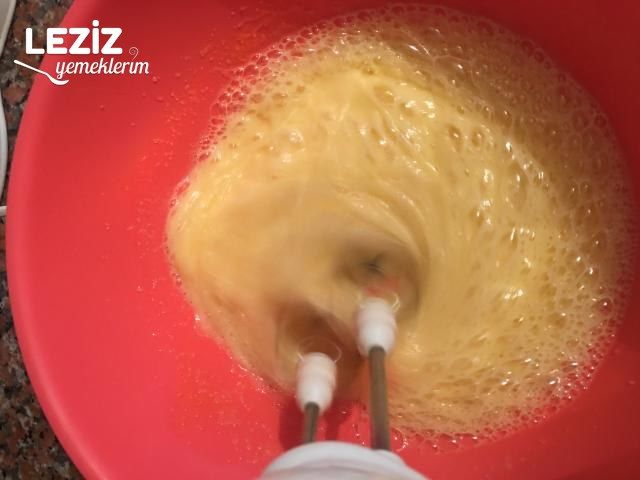 Limon Aromalı Üzümlü Kek Nasıl Yapılır?