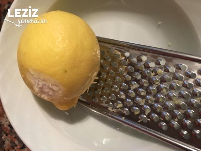 Limon Aromalı Üzümlü Kek Nasıl Yapılır?