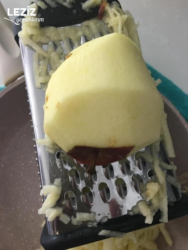 Kuru Meyveli Elmalı Tart