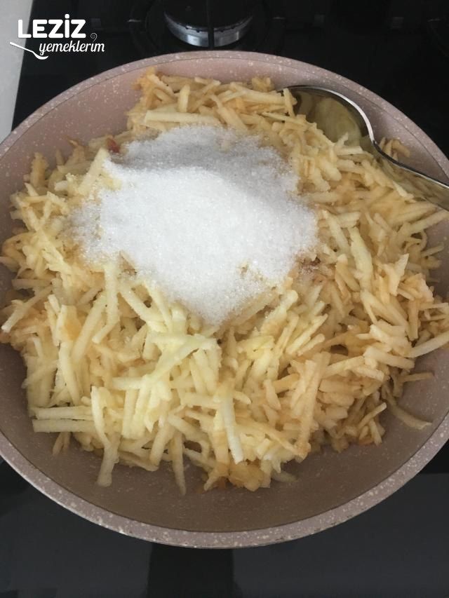 Kuru Meyveli Elmalı Tart