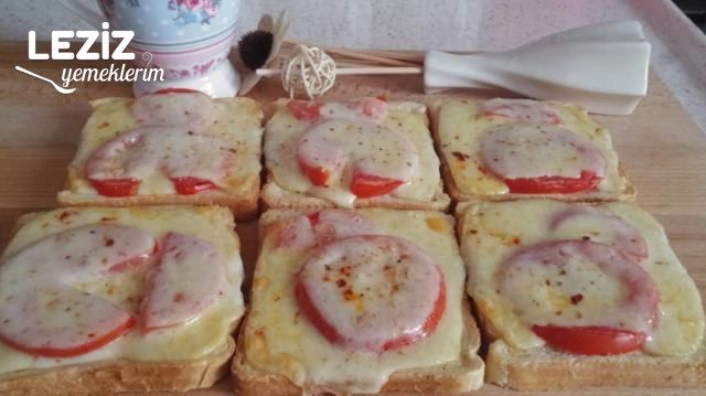 Nefis Domatesli Kaşarlı Ekmek Dilimleri