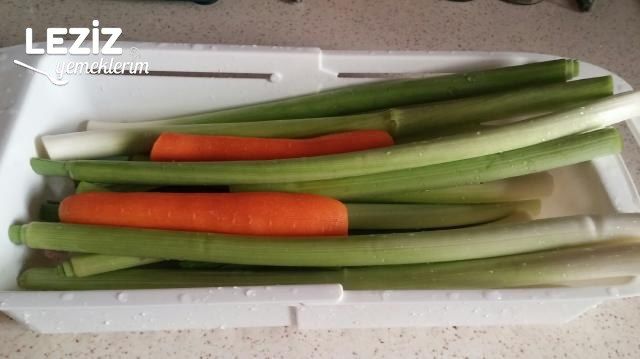 Zeytinyağlı Pırasa Yemeğinin Tarifi