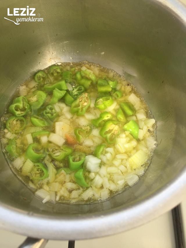 Acı Biberli Domatesli Bulgur Pilavı