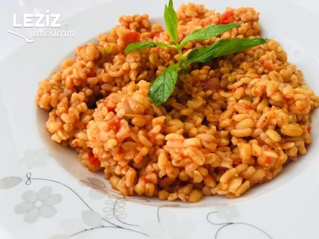Acı Biberli Domatesli Bulgur Pilavı