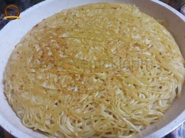Tavada Makarna Böreği Tarifi