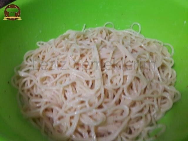 Tavada Makarna Böreği Tarifi