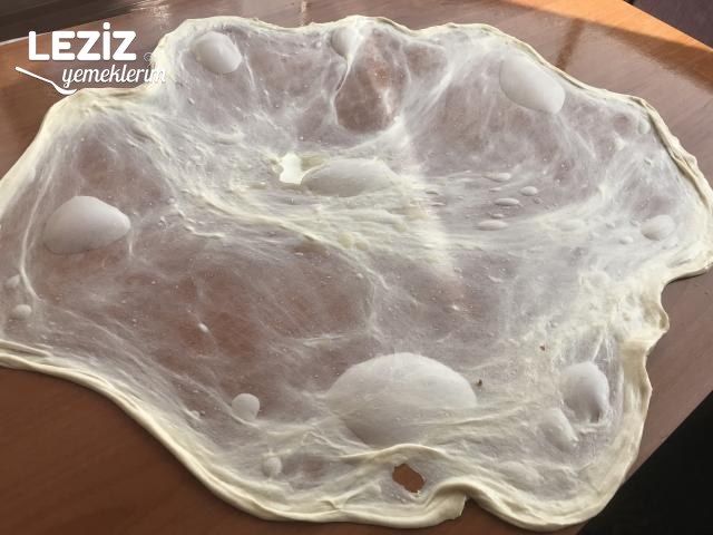 Kıymalı Çarşaf Böreği (El Açması)