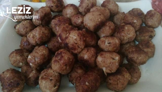 Güveçte Patates Ve Püreli Köfte