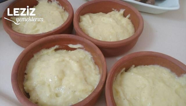 Güveçte Patates Ve Püreli Köfte