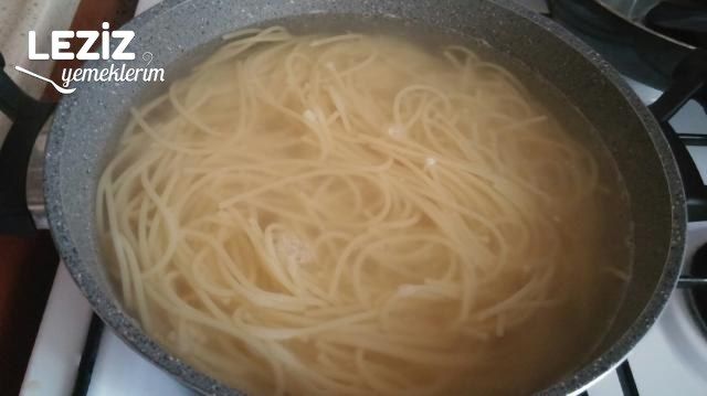 Fırında Beşamel Soslu Nefis Makarna