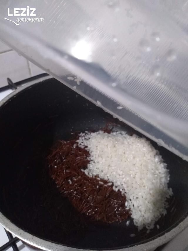 Pirinç Pilavı Tarifi (Şehriyeli)