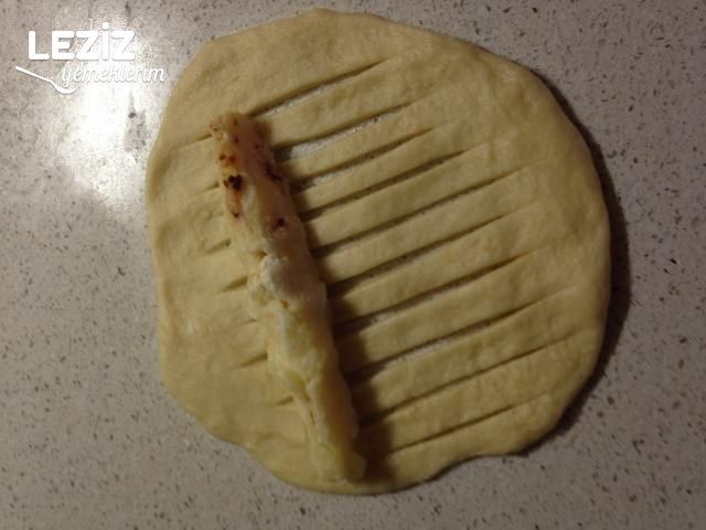 Patatesli Ve Lor Peynirli Çizik Poğaça