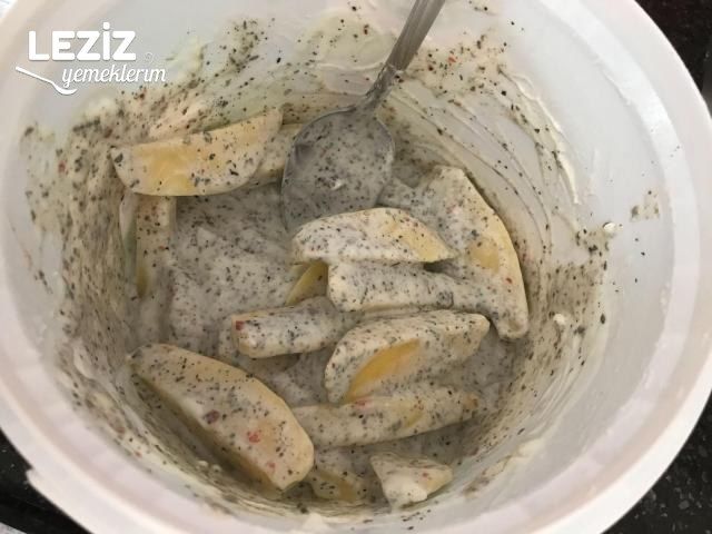 Fırında Yoğurtlu Elma Dilim Patates