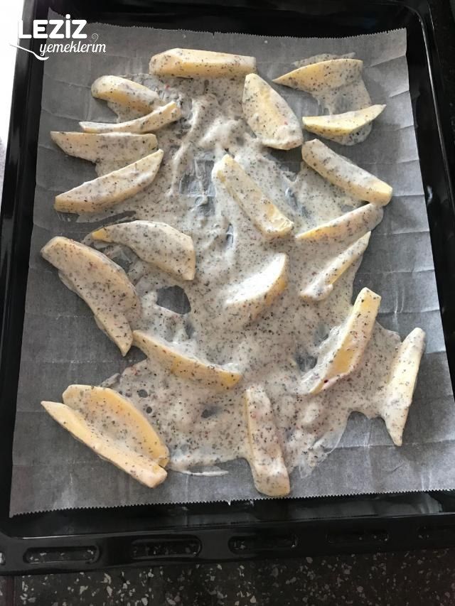 Fırında Yoğurtlu Elma Dilim Patates