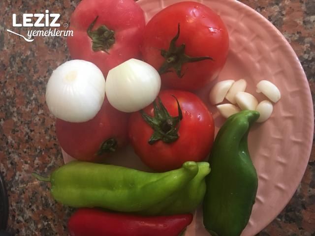 Acılı Ezme Nasıl Yapılır