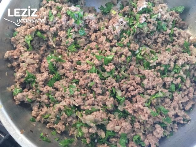 Kıymalı Sarmal Börek Tarifi