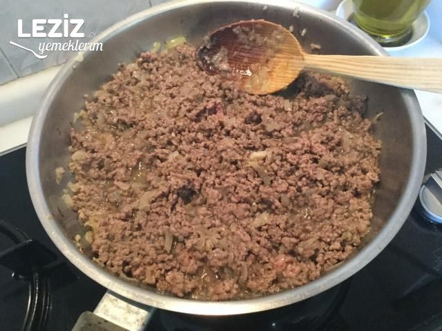 Kıymalı Sarmal Börek Tarifi