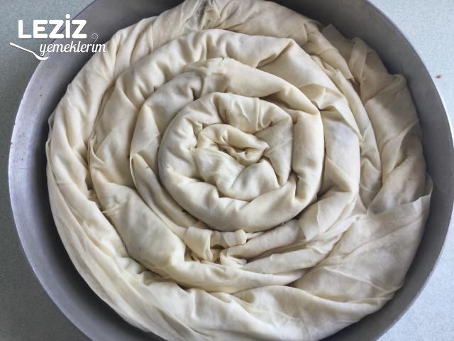 Kıymalı Sarmal Börek Tarifi