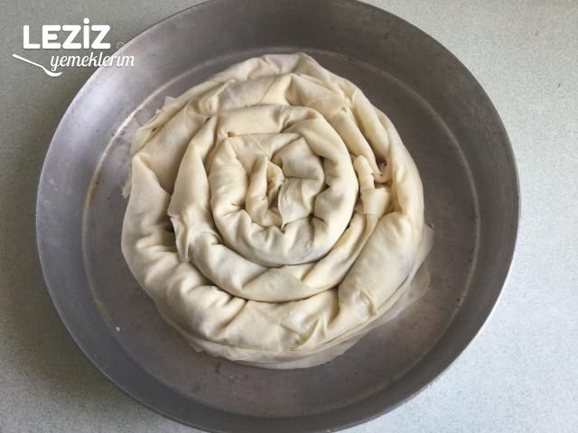 Kıymalı Sarmal Börek Tarifi