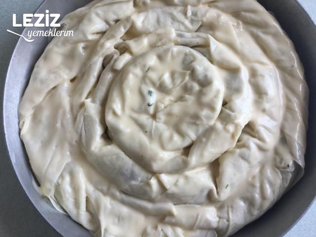 Kıymalı Sarmal Börek Tarifi