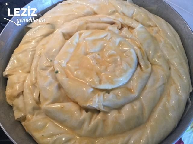 Kıymalı Sarmal Börek Tarifi