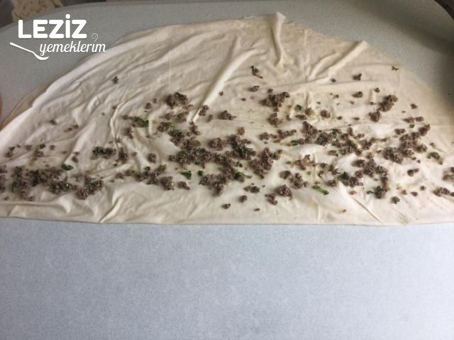 Kıymalı Sarmal Börek Tarifi