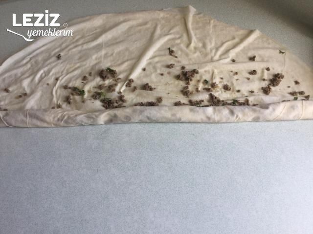 Kıymalı Sarmal Börek Tarifi
