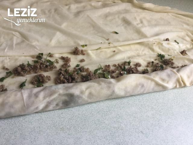 Kıymalı Sarmal Börek Tarifi