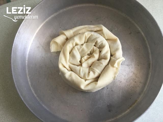 Kıymalı Sarmal Börek Tarifi