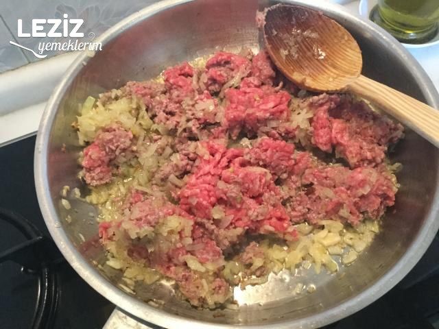 Kıymalı Sarmal Börek Tarifi