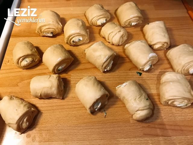 Susamlı Peynirli Rulo Poğaça (Simit Tadında)