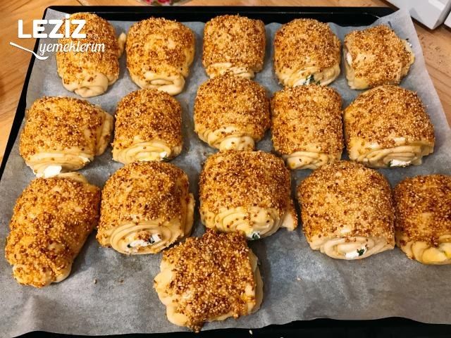Susamlı Peynirli Rulo Poğaça (Simit Tadında)