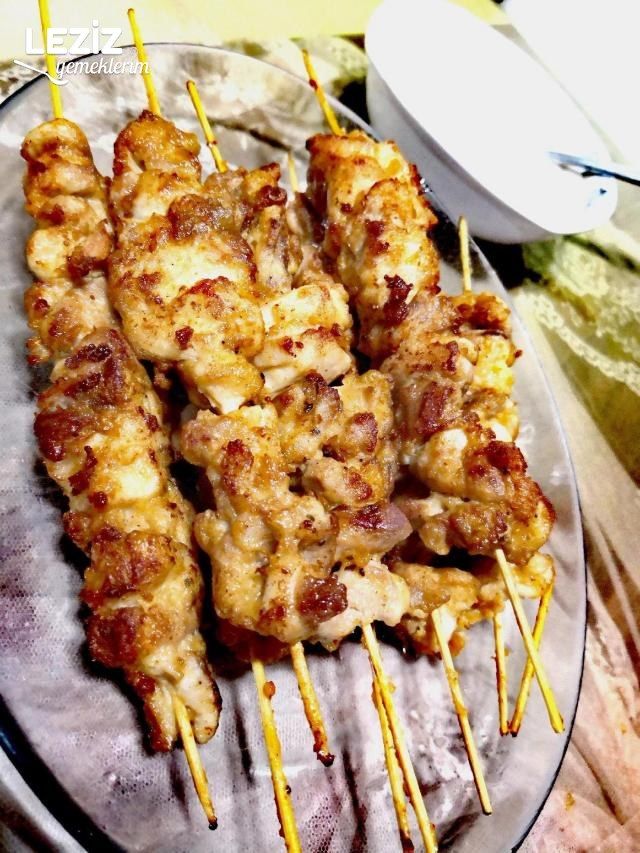 Midye Tadında Tavuk Şiş (Tarator Sos Eşliğinde)