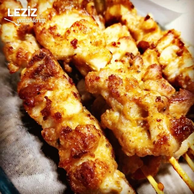 Midye Tadında Tavuk Şiş (Tarator Sos Eşliğinde)