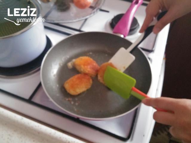 Kahvaltıya Çıtır Çıtır Peynir Köftesi